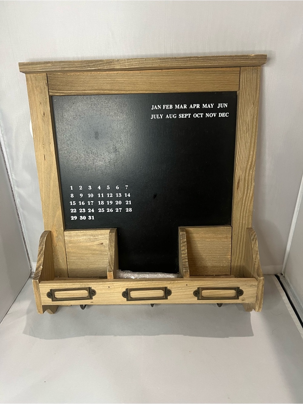 NTM: Vintage 2003 Icing Wood Chalkboard Calendar Mail Organizer Key Hooks NWT